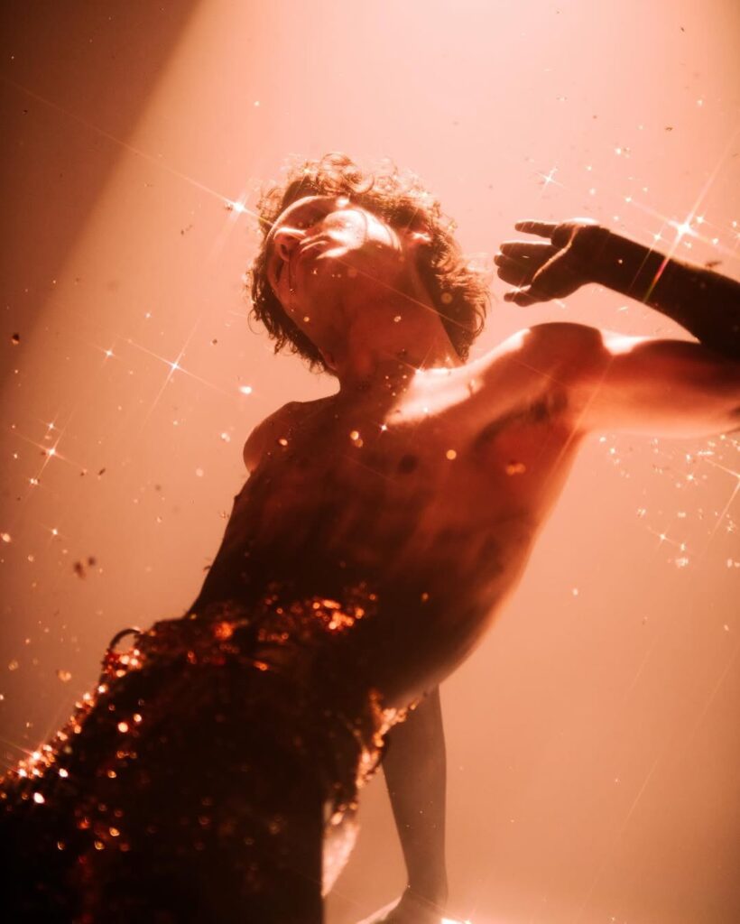 @humbe sorprendió a todos con armagedÓn, su nuevo álbum. el cantante se despide del “esencia tou